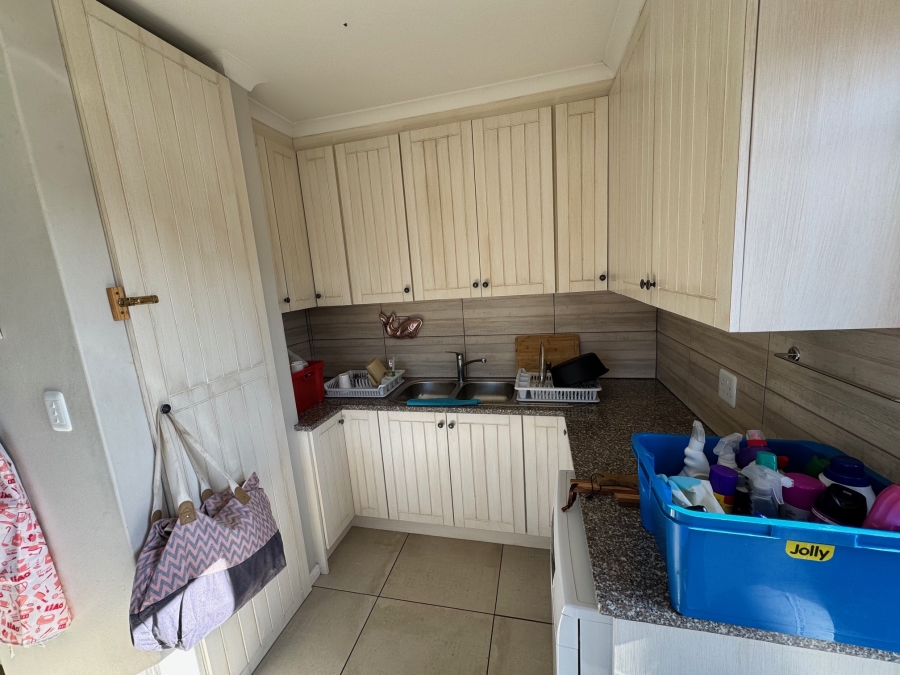 To Let 3 Bedroom Property for Rent in Stilbaai Oos Western Cape